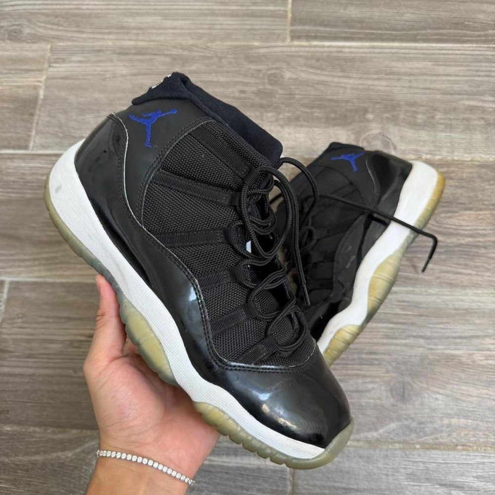 Jordan 11 Retro space jam black sneakers size 7